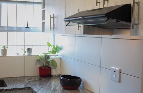 Three Anchor Bay Apartment | SEAPOINT renovated 3 bedroom Condo with high speed WiFi, AC, secure free parking