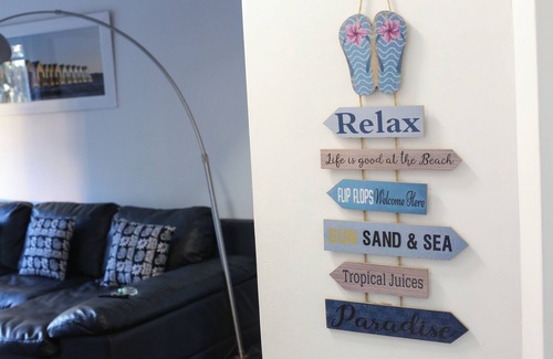 Three Anchor Bay Apartment | SEAPOINT renovated 3 bedroom Condo with high speed WiFi, AC, secure free parking