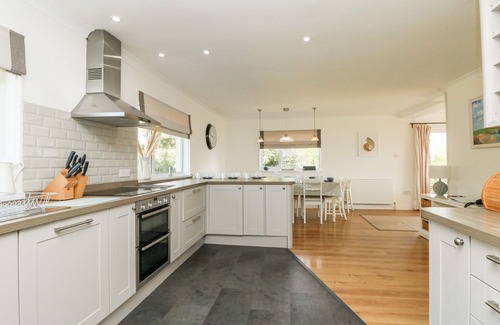 Trenance House | SEAPORT LODGE, pet friendly, country holiday cottage in Mawgan Porth