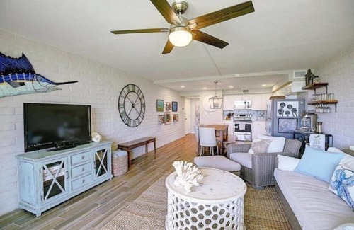 Port Aransas Condo | Seas the Day at Coral Cay—1 minute walk to beach!