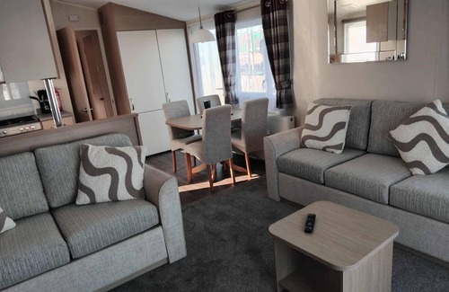 Ingoldmells House | Seascape - 2 bed caravan next to Fantasy Island Ingoldmells, dog friendly