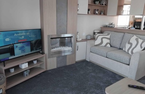 Ingoldmells House | Seascape - 2 bed caravan next to Fantasy Island Ingoldmells, dog friendly
