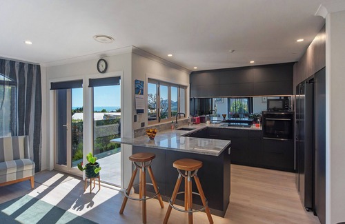 Britannia Heights House | Seascape Escape - Experience Elegant Living Surrounded By Breathtaking Views!