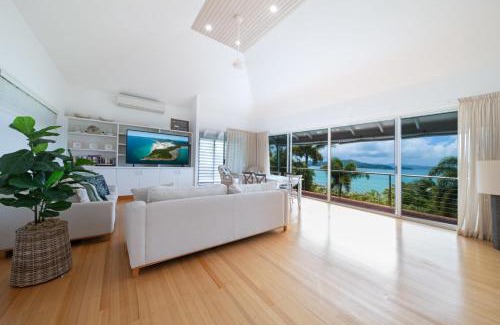 Shute Harbour House | Seascape on Shutehaven - Whitsunday Views Holiday Home