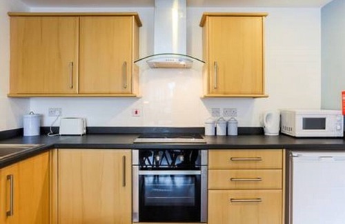 Newquay City Centre Apartment | Seashell. 2 minutes walk to beach, parking, on quiet road