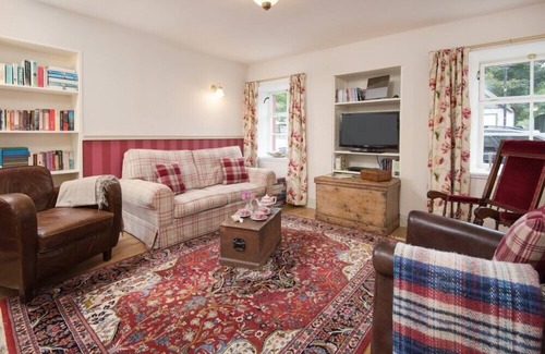Cromarty Cottage | SEASHELL COTTAGE, family friendly, with a garden in Cromarty