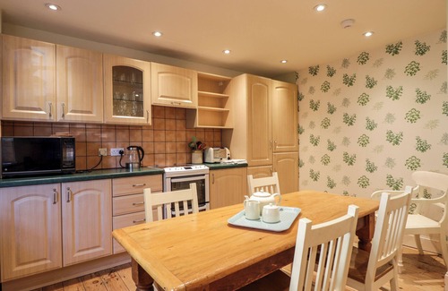 Cromarty Cottage | SEASHELL COTTAGE, family friendly, with open fire in Cromarty