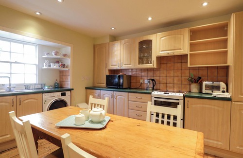 Cromarty Cottage | SEASHELL COTTAGE, family friendly, with open fire in Cromarty