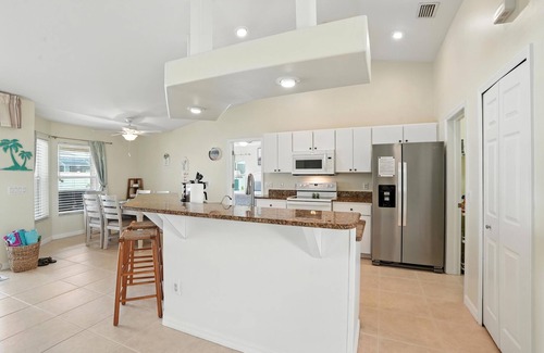 Pelican House | SEASHELL PALMS GETAWAY HEATED POOL nWelcome to sunny Cape Coral,