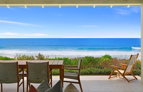 North Avoca House | SEASHORE: North Avoca Beachfront, Panoramic ocean views, WiFi, Ultra modern.