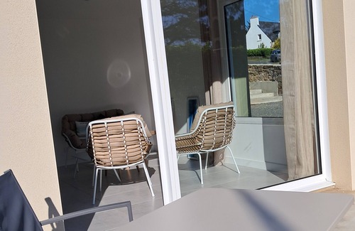Saint-Michel-en-Greve Apartment | Seaside apartment, 3 minutes from the beach and shops.