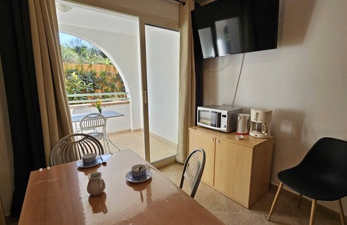 Bravone Apartment | SEASIDE APARTMENT WITH POOL
