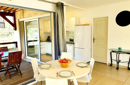Galeria Apartment | SEASIDE APARTMENT WITH HEATED POOL