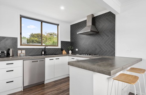 St Leonards House | Seaside Bliss - Charming home just a short stroll from the beach.