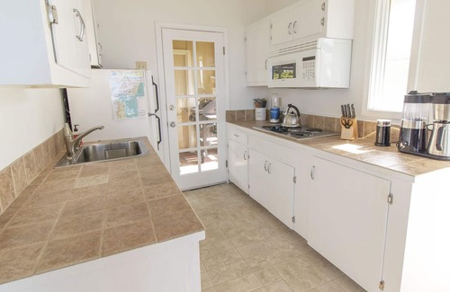 Bandon House | Seaside Bungalow: A Serene Oceanfront Retreat with Private Steps to the Beach