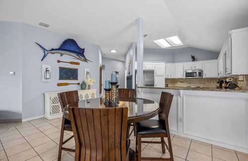 Flour Bluff House | Seaside Canal Retreat: Renovated Home with Private Dock Near Port Aransas