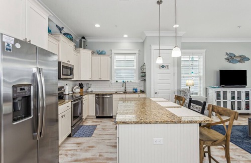Navarre Beach House | Seaside Cottage: Community Pool, Hot Tub and Gated. Sleeps 11. Dog Friendly!