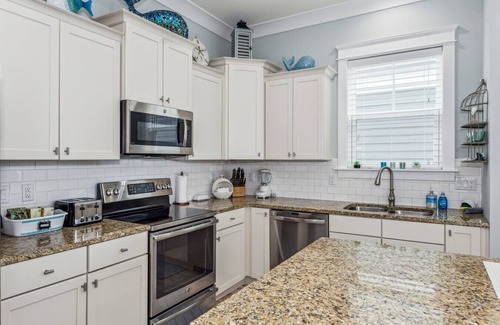 Navarre Beach House | Seaside Cottage: Community Pool, Hot Tub and Gated. Sleeps 11. Dog Friendly!