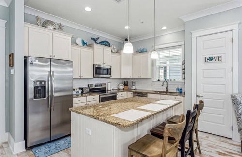 Navarre Beach House | Seaside Cottage: Community Pool, Hot Tub and Gated. Sleeps 11. Dog Friendly!