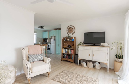 Heybridge Apartment | Seaside Escape with Stunning Views