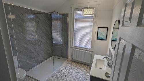 Scarborough House | Seaside Escapes - with relaxing hot tub!