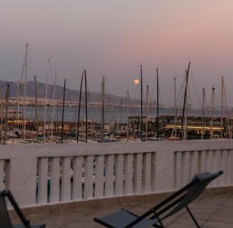 Mikrolimano Villa | Seaside Grey Pearl Villa