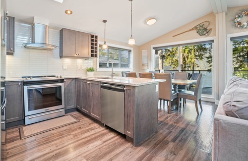 Port Renfrew House | Seaside Haven | Port Renfrew | Private Hot Tub with Ocean View!