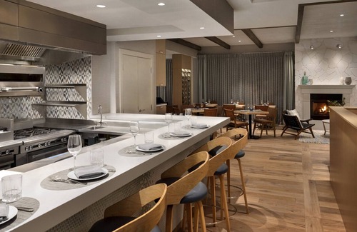 Lower Lonsdale Hotel | Seaside Hotel North Vancouver