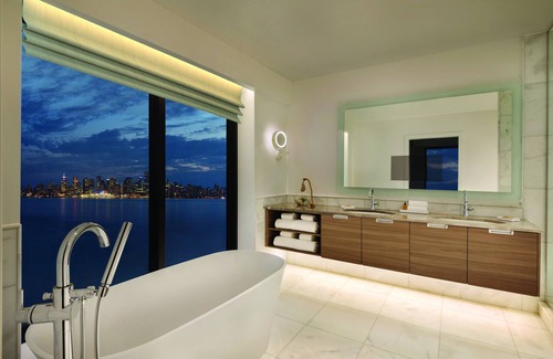 Lower Lonsdale Hotel | Seaside Hotel North Vancouver