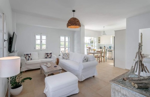 Plaka Villa | Seaside Naxos Villa Ariadne 4 BDR 3 BATH with Private Pool @ Plaka ⛱️