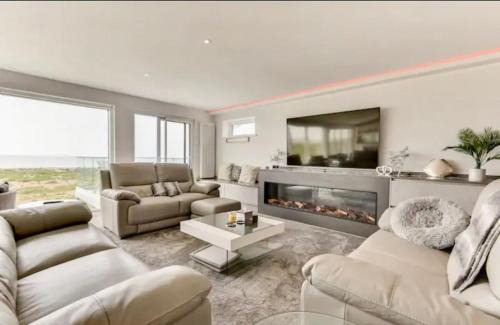 Southwick House | Seaside Place on Shoreham Beach with Hot Tub