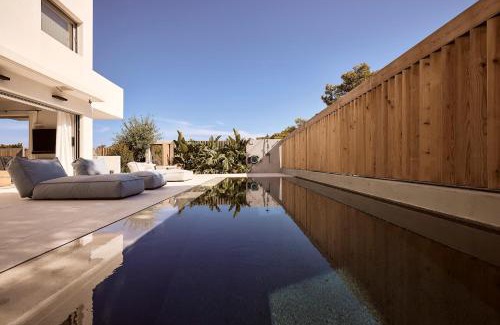 Rafina-Pikermi Villa | Seaside Pool Villa