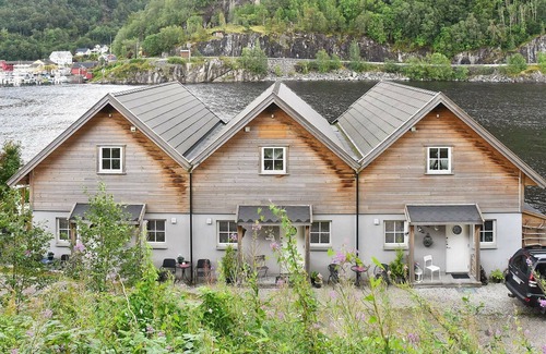 Leirvik House | Seaside Serenity in Leirvik-By Traum