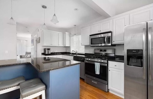 Warwick House | Seaside Serenity - Ocean view bliss near beach