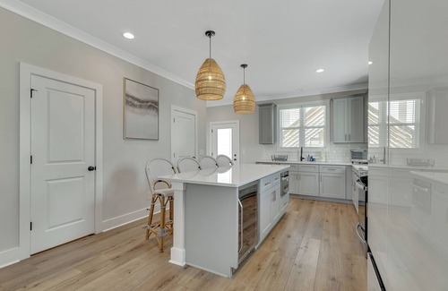 Wilmington Beach House | Seaside Splendor! Rooftop Views, 3 Minute Walk to Beach