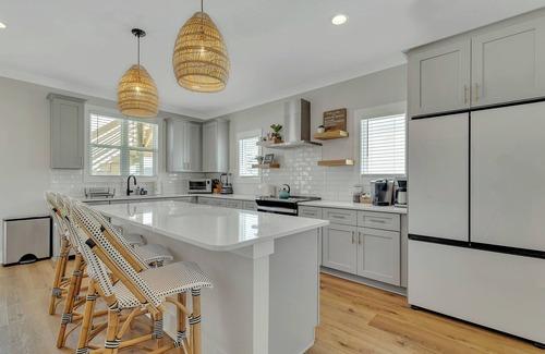 Wilmington Beach House | Seaside Splendor! Rooftop Views, 3 Minute Walk to Beach