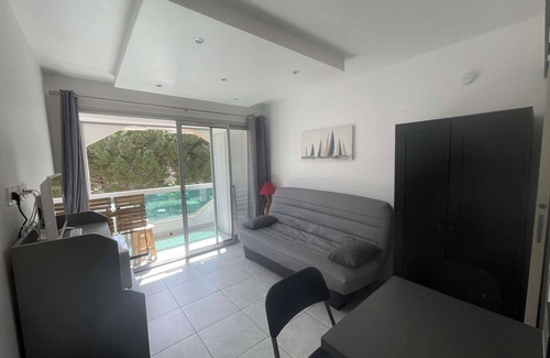 La Faviere Apartment | Seaside studio in La Favière-Bormes - Private parking