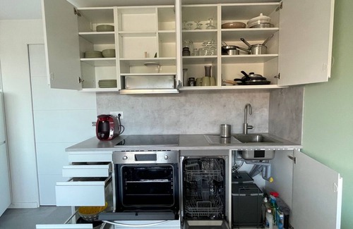 Frejus Port Apartment | Seaside studio with harbor view (renovated 06/2024) with air conditioning & parking