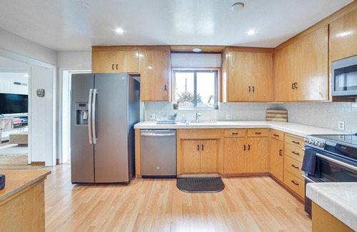 Seaside Cottage | Seaside Vacation Rental w/Patio Near Monterey Bay