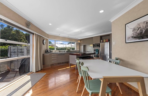 New Plymouth House | Seaside Weekender - New Plymouth Holiday Home