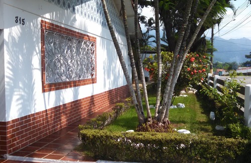 Centro House | Season house in Peruibe with pool and great entertainment at the sea