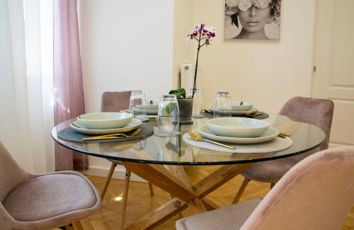Szeged Apartment | Season One Apartman