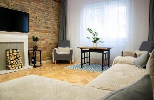 Szeged Apartment | Season One Apartman
