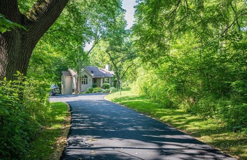 The Galena Territory House | Seasonal Lake Views/HotTub/Movie Room! Cozy! Forest Vibes! Sunroom, Decks, Grill