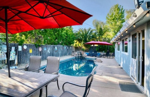 Loomis House | Seasonal Solar-Heated Pool - King and Queen Beds