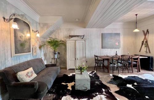 Faversham House | Seasoned Grandeur Home