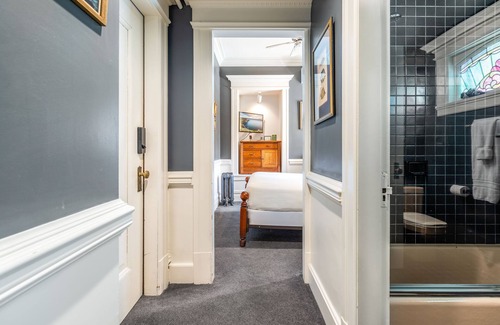 Broadway House | Seattle Gaslight Inn