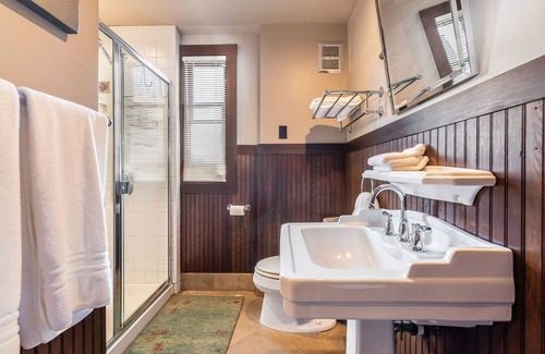 Broadway House | Seattle Gaslight Inn