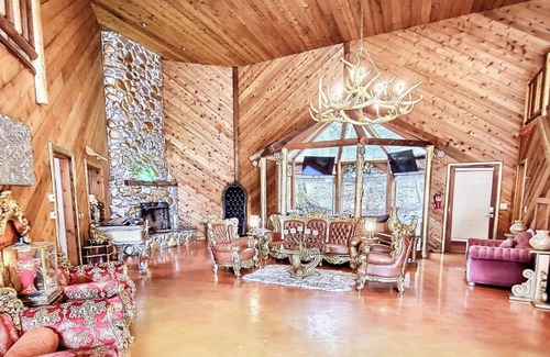 Sammamish Villa | Seattle Golden Millionaire Mansion
