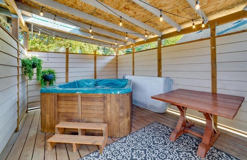 High Point House | Seattle Vacation Home with Hot Tub 5 Mi to Downtown